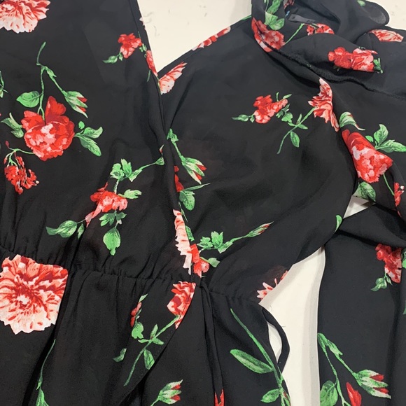 Soprano Cold Shoulder Dress - Picture 2 of 2